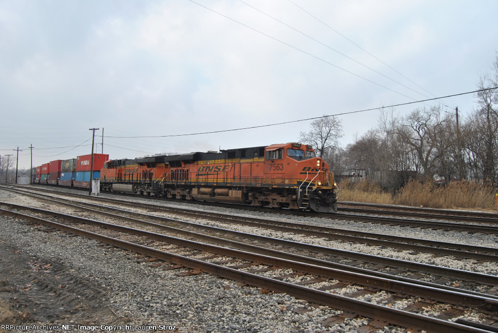 BNSF 7563